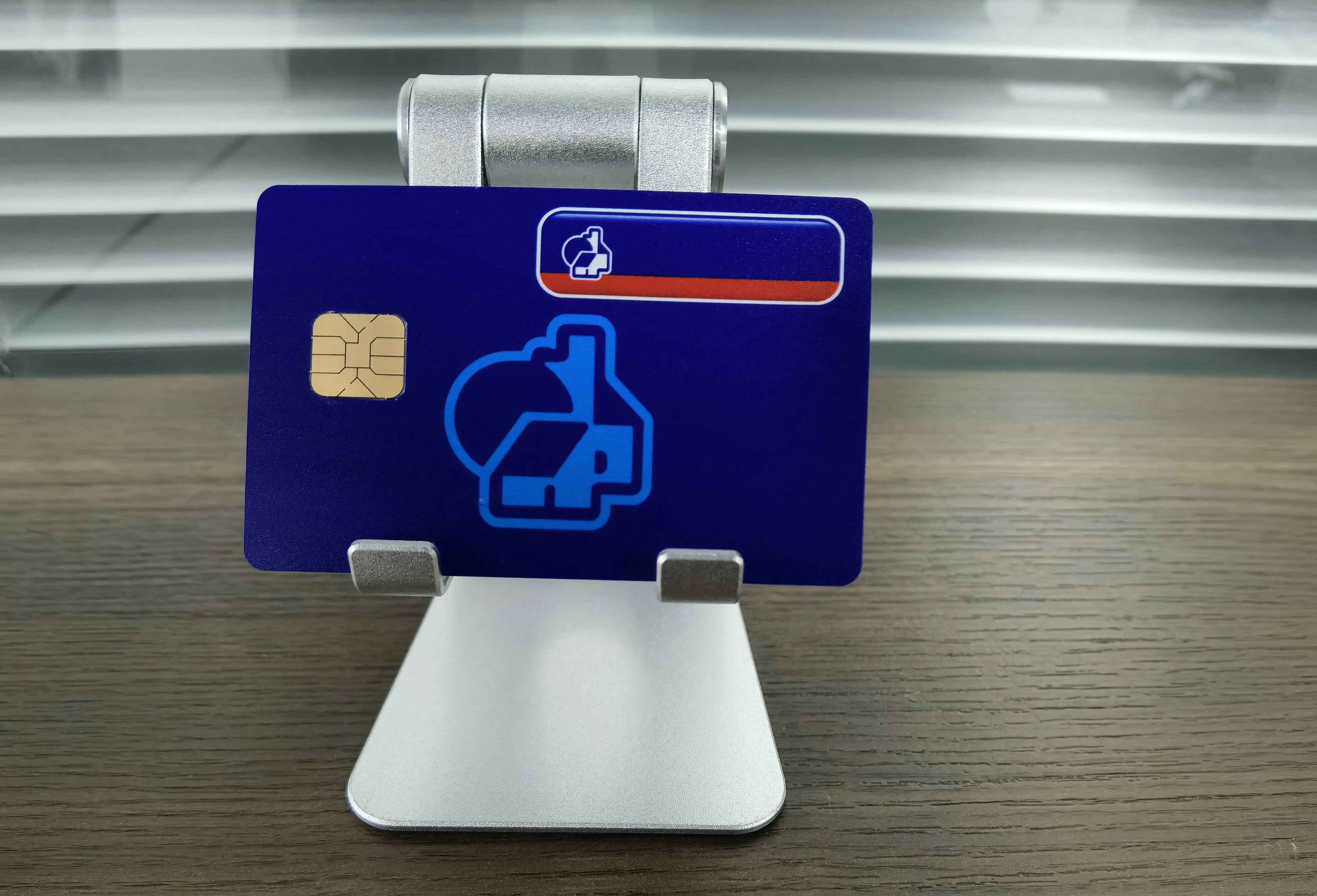 High-quality UV printed PVC and metal credit cards with F85V4