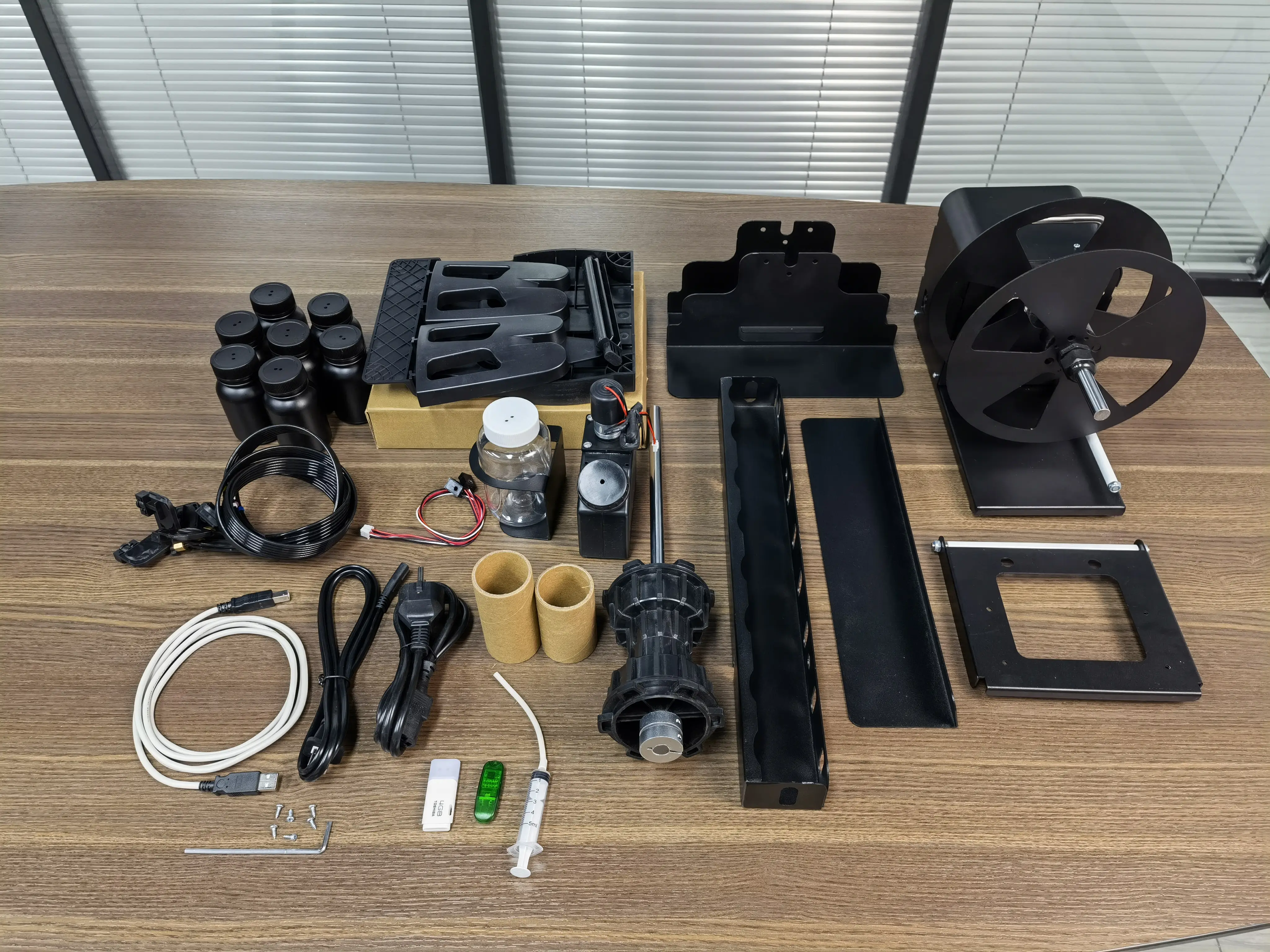 Rotary UV printer for cylindrical bottles and mugs
