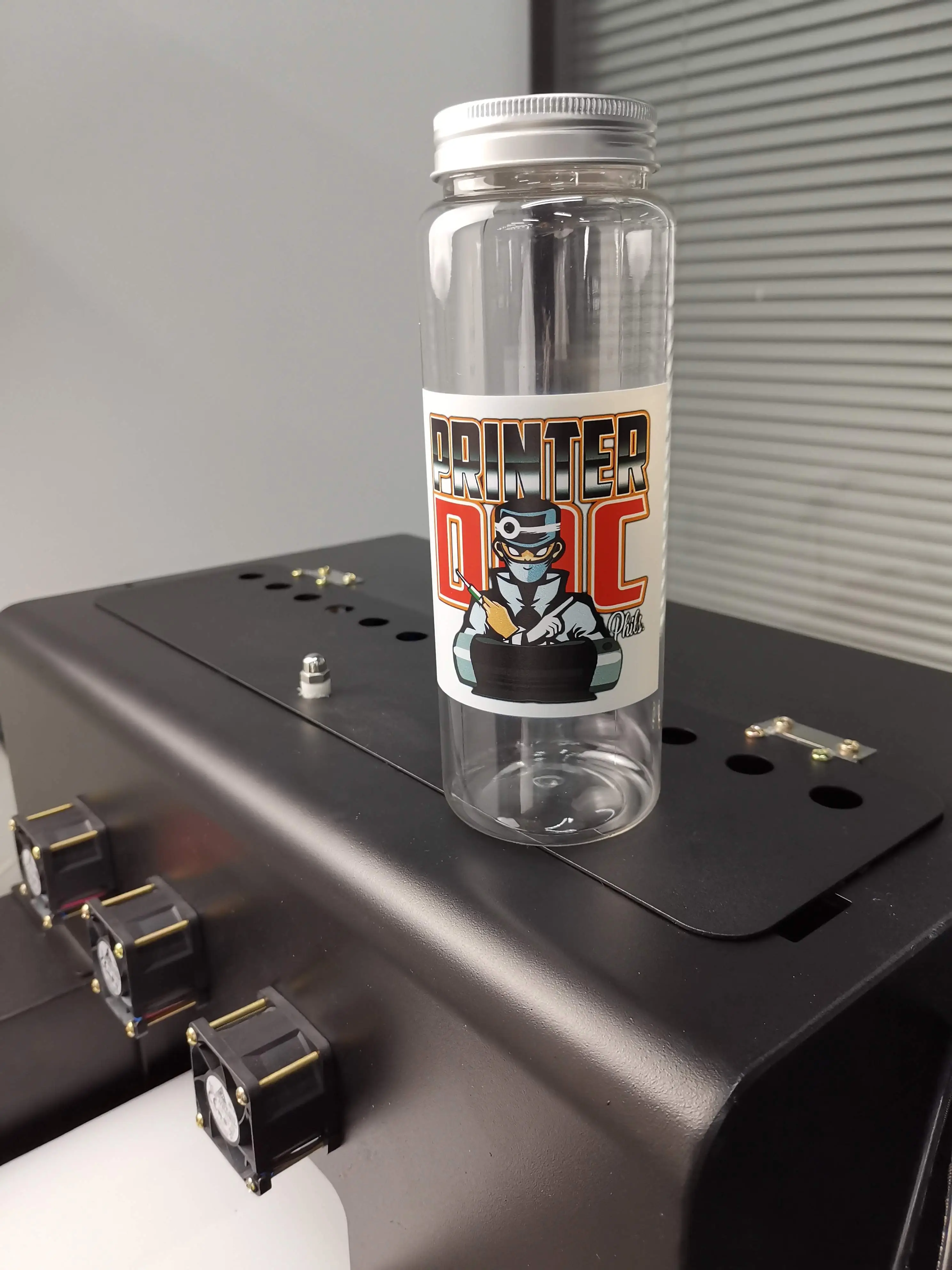 Spot UV varnish and glossy finish on transparent glass substrates